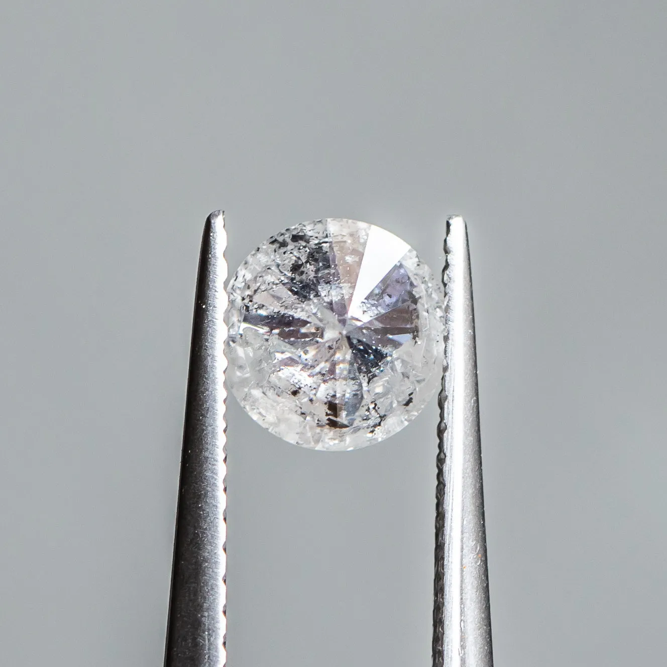 1.02CT ROUND BRILLIANT SALT AND PEPPER DIAMOND, WHITE SILVERY WITH SPECKLES, 6.43X3.96MM