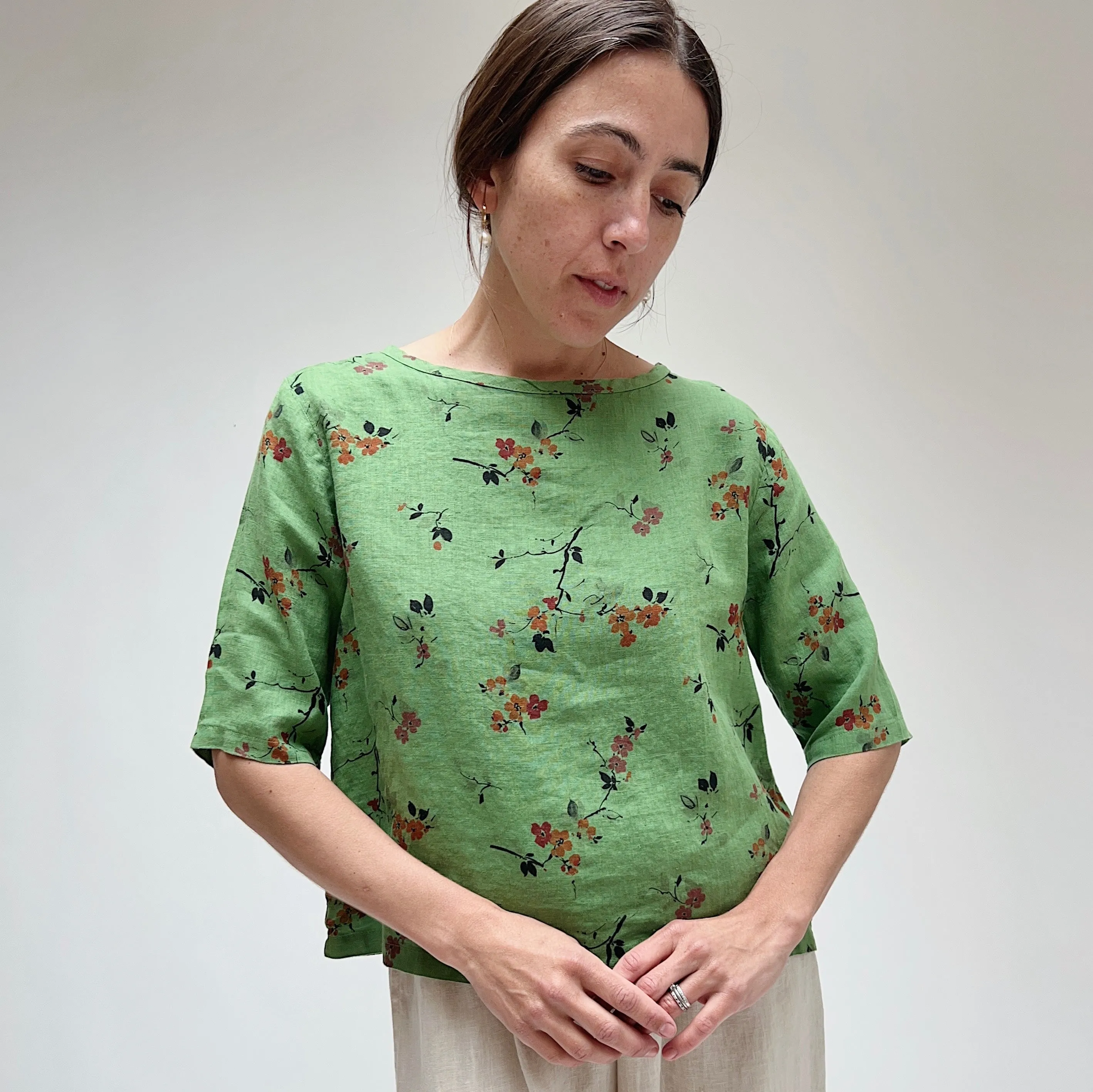 Cut Loose | Linen Cherry Blossom Elbow Sleeve Top in Fava