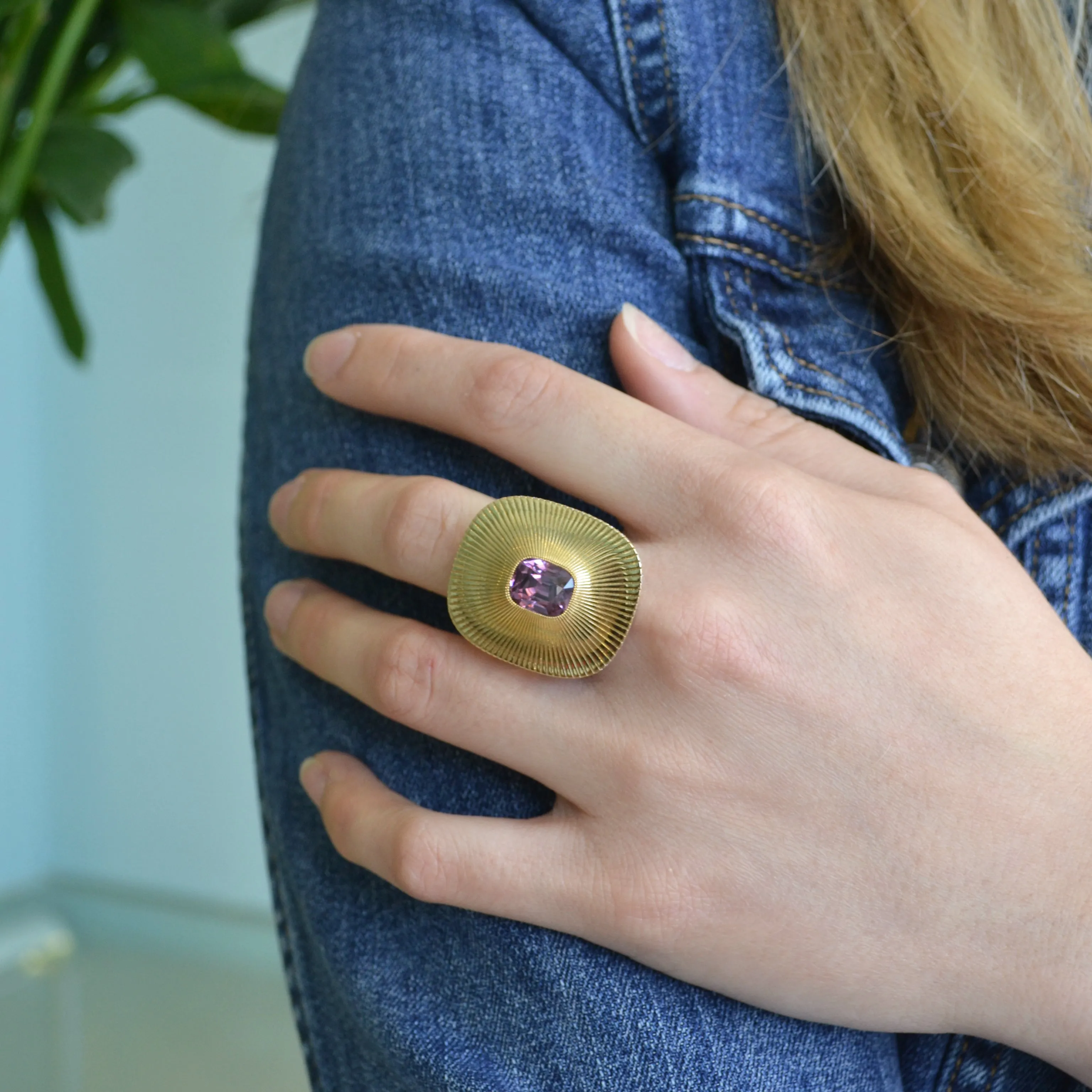 Eclat Jewels - Engraved Disc Ring with Pink Spinel and Diamonds, 18k Yellow Gold