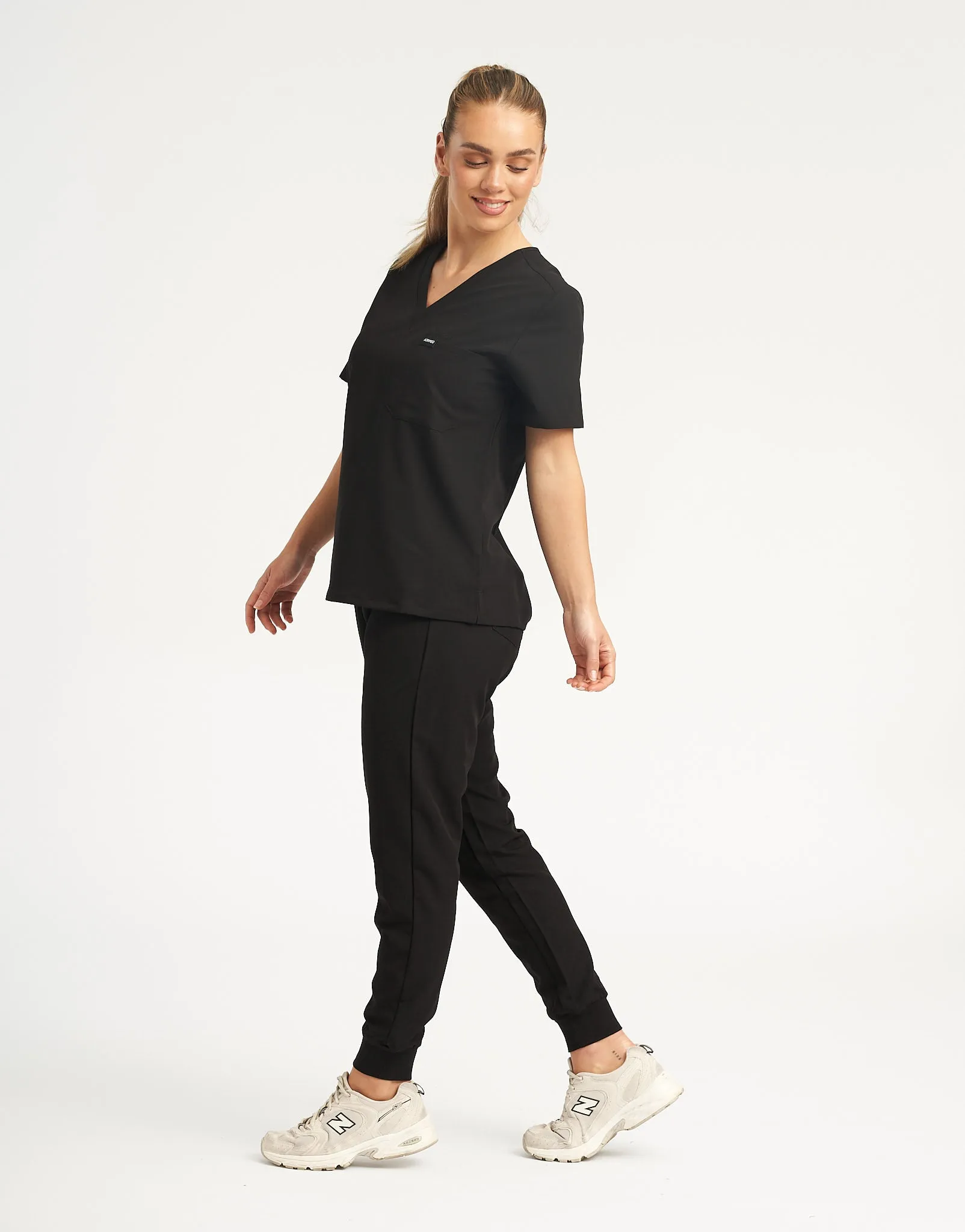 Essential One Pocket V Neck Scrub Top - Black