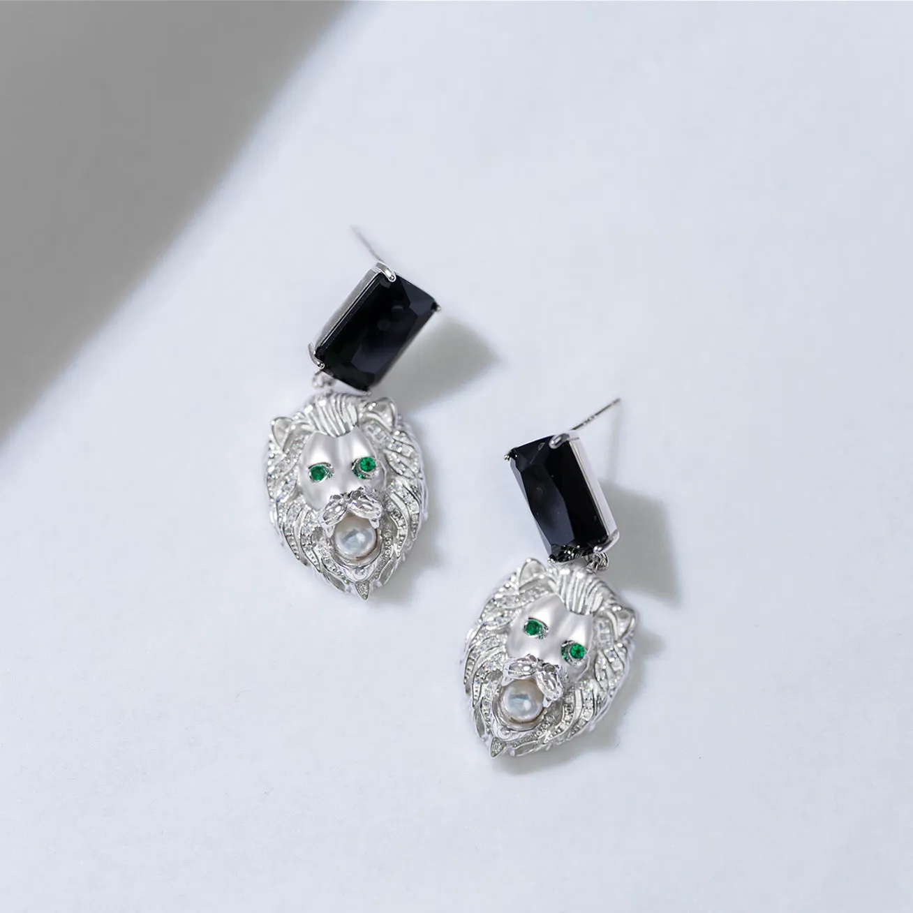 Merlion Freshwater Pearl Earrings WE00213 | New Yorker