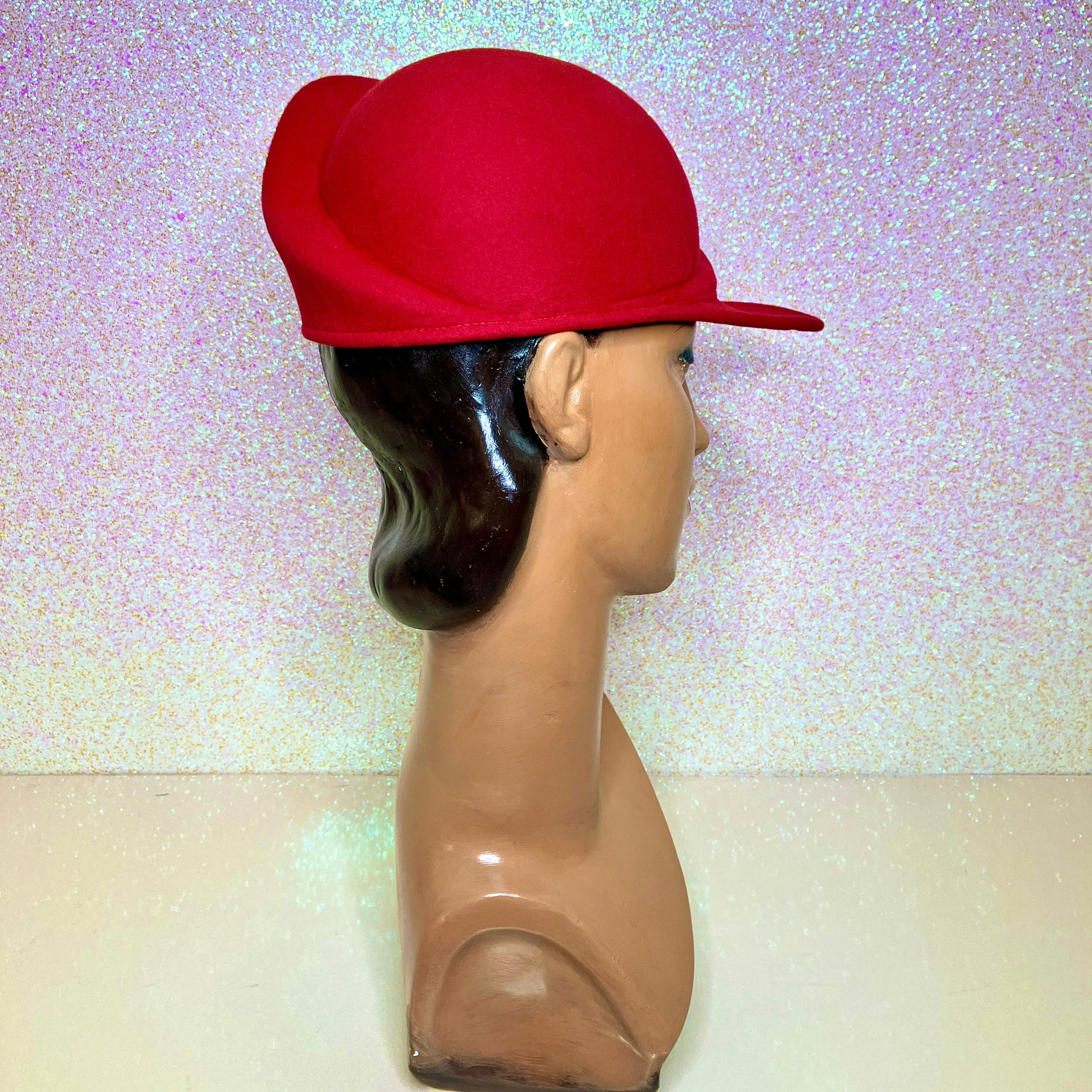 WEARCAPS Red Swoop Cap - Unika